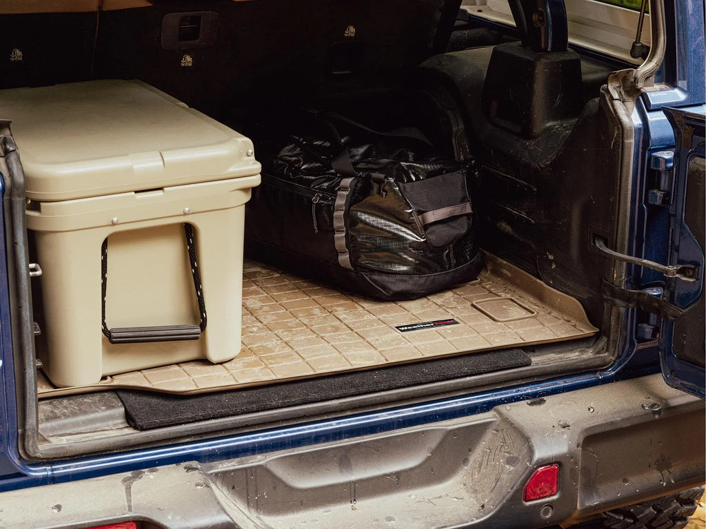 Cargo Trunk Escape Hybrid, Protector Bumper Protector, Plug-In compatible Seating with Grey Hybrid Bumper 2nd Escape - Behind Row With WeatherTech Liner Escape, with