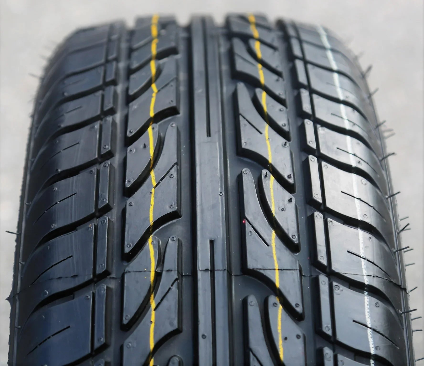 XL Fiat Racing Abarth, 2012 Fits: of Performance Set HD921 Haida 195/45R16 500 4 (FOUR) 2013-18 Abarth 84V Tire Cabrio Fiat 500